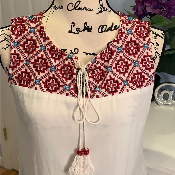 Ultra Pink Embroidered Tank Top Size Small - Picture 2 of 4